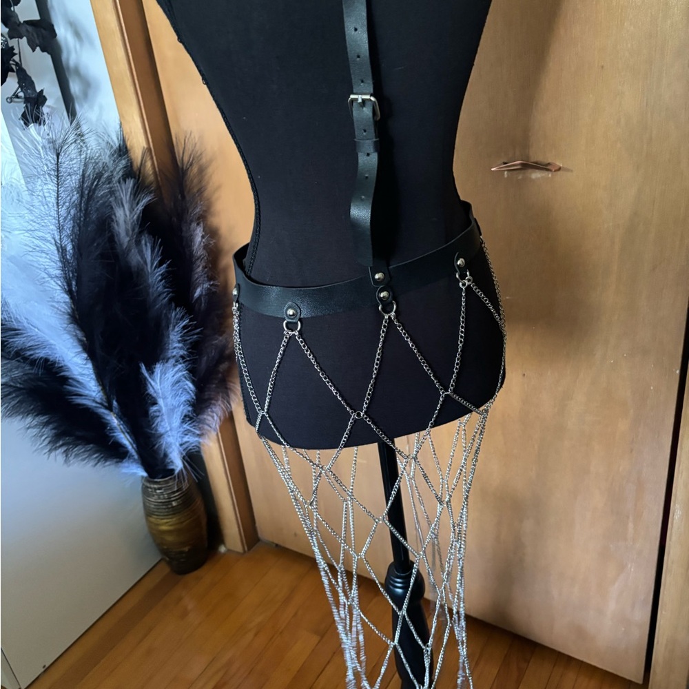 Fashion Nova Black and Silver Chain Belt - Picture 7 of 9